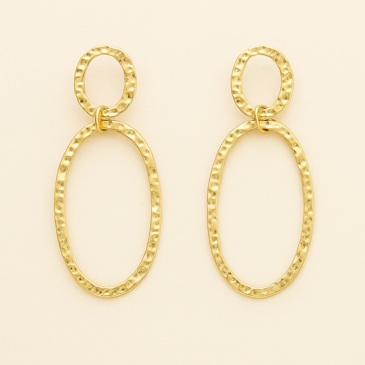 Pendientes Largos Dorados Dobles de oro tallado · Elegancia ligera y artesanal