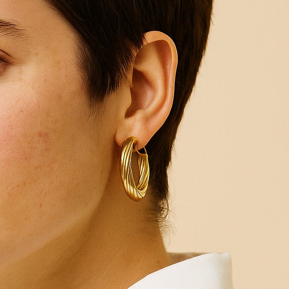 Pendientes Aro Dorados con Relieve · Diseño moderno, elegante y de tendencia