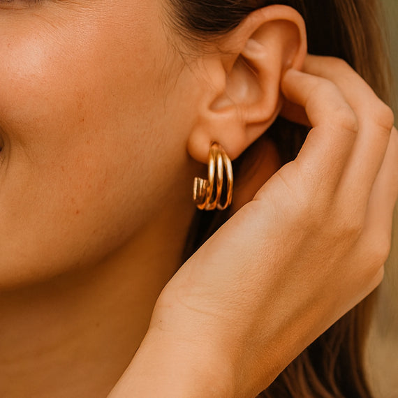 Pendientes Aro Triple Oro · Diseño minimalista y elegante dorado (últimas unidades!)