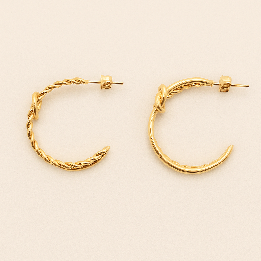 Pendientes Aro Doble Dorados con Nudo · Elegantes, ligeros y de tendencia