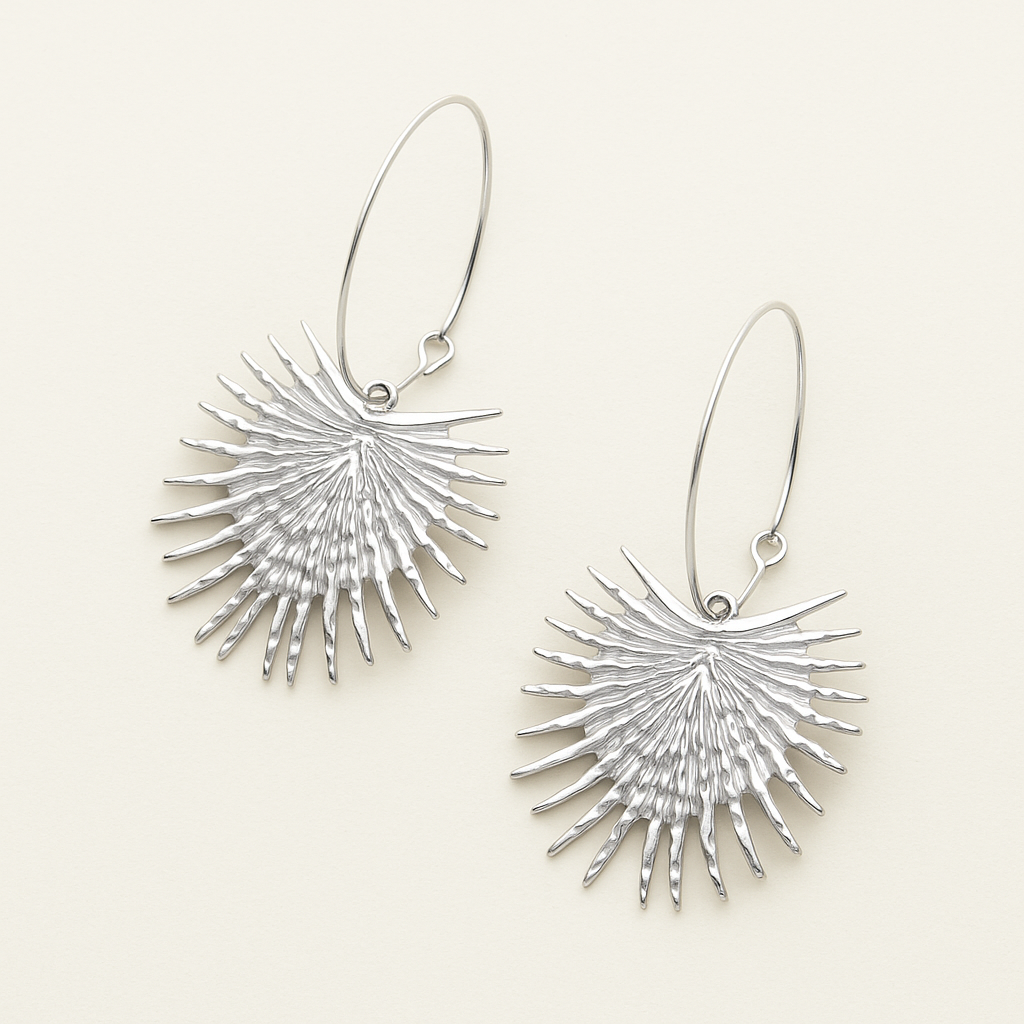 Pendientes Largos de Aro con Colgante de Hoja de Palmera Plateada · Elegantes y ligeros (Copia)