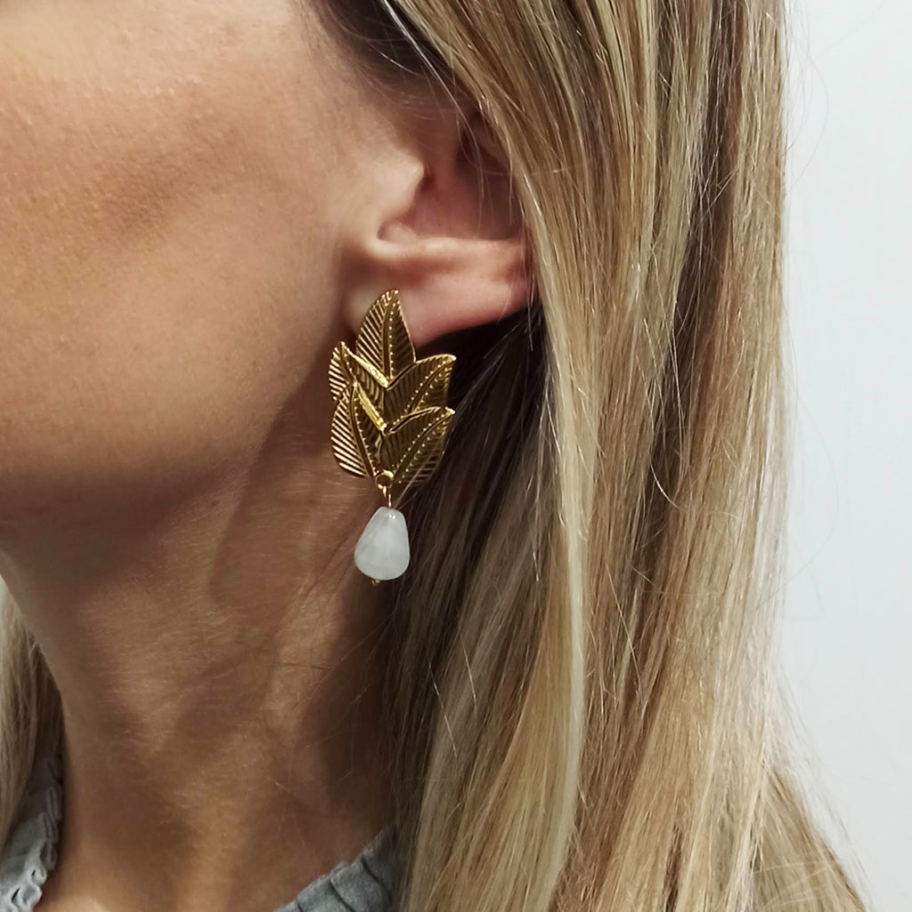 Pendientes Oro Hojas Doradas con Piedra Semipreciosa · Cuarzo Blanco (única unidad!)