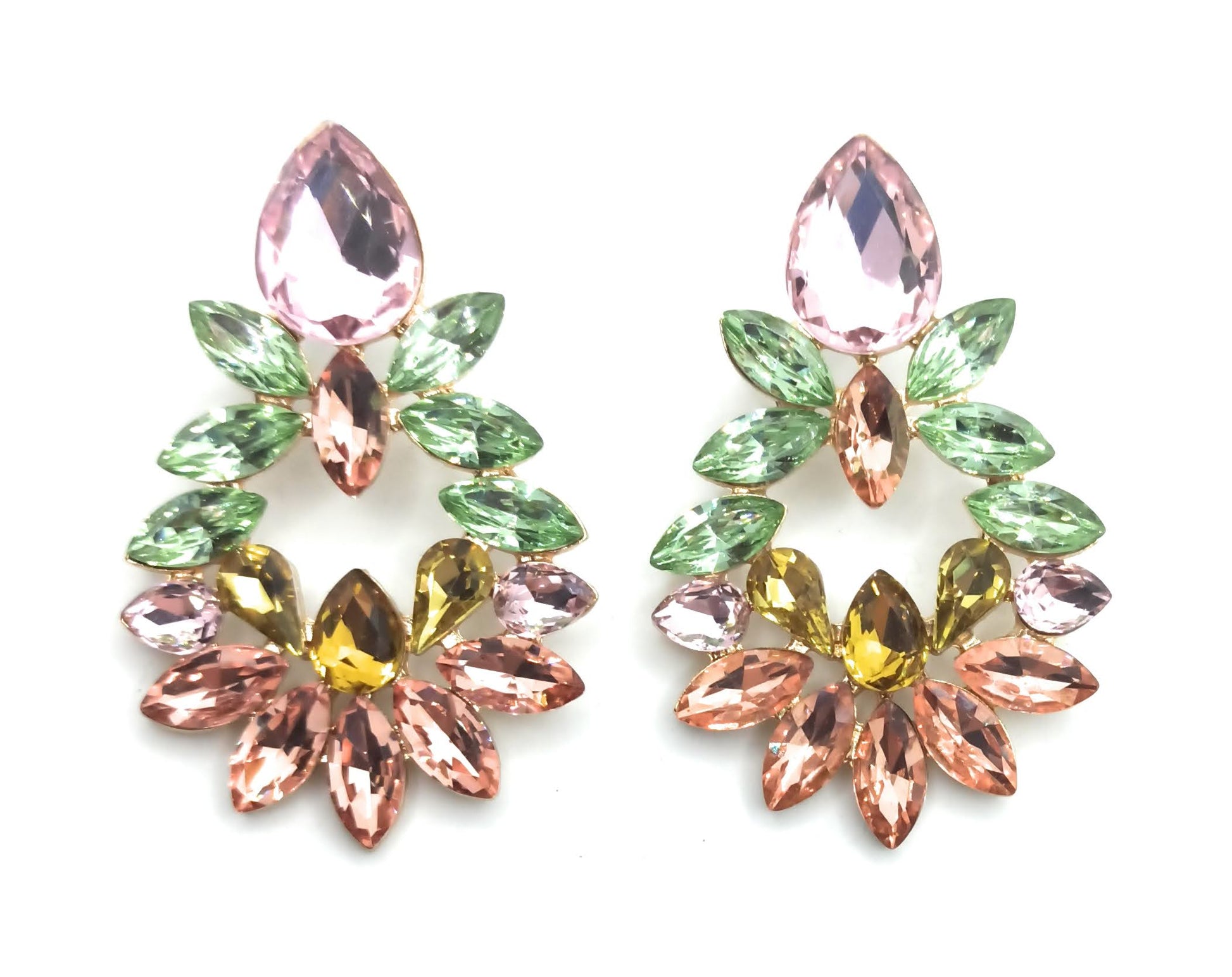 pendientes grandes de cristales facetados, brillantes y coloridos, ideales para bodas, fiestas o comuniones.